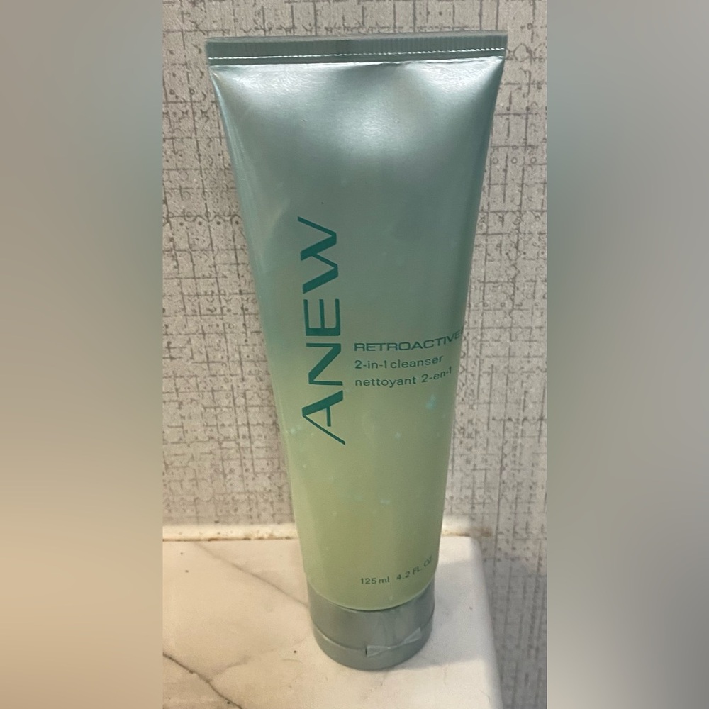 Avon Anew Retroactive  2 in 1 cleanser 4.2 oz NEW!